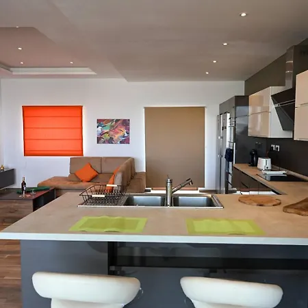 Апартаменты Spacious And 2bed By Homely ! Меллиеха