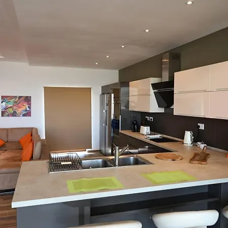 Spacious And 2bed By Homely ! Апартаменты