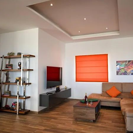 Апартаменты Spacious And 2bed By Homely ! Меллиеха