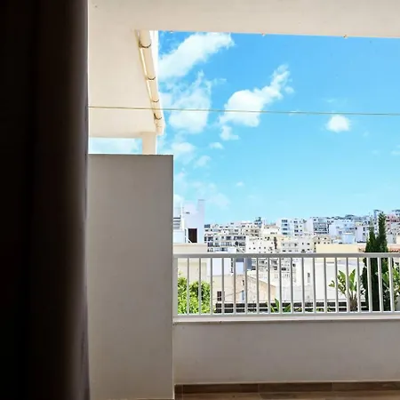 Spacious And 2bed By Homely ! *