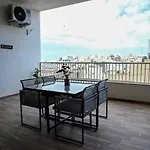 Spacious And 2bed By Homely ! Lägenhet *