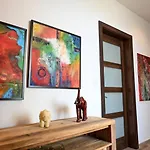 公寓 Spacious And 2bed By Homely !