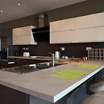 公寓 Spacious And 2bed By Homely !