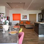 Spacious And 2bed By Homely ! *