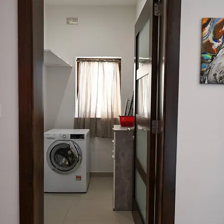 Spacious And 2bed By Homely ! 梅利哈