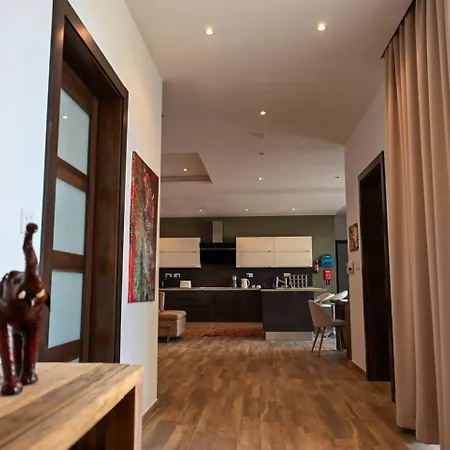 Spacious And 2bed By Homely ! *
