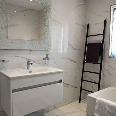 Daire Spacious And 2bed By Homely ! *