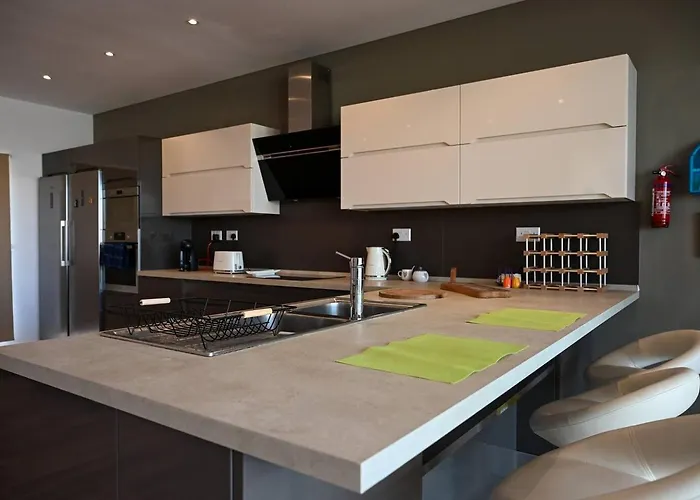 Apartament Spacious And 2bed By Homely !