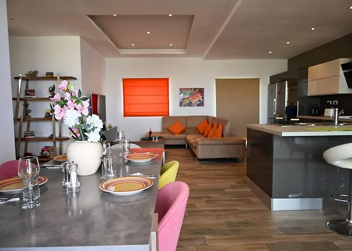 Spacious And 2bed By Homely ! *