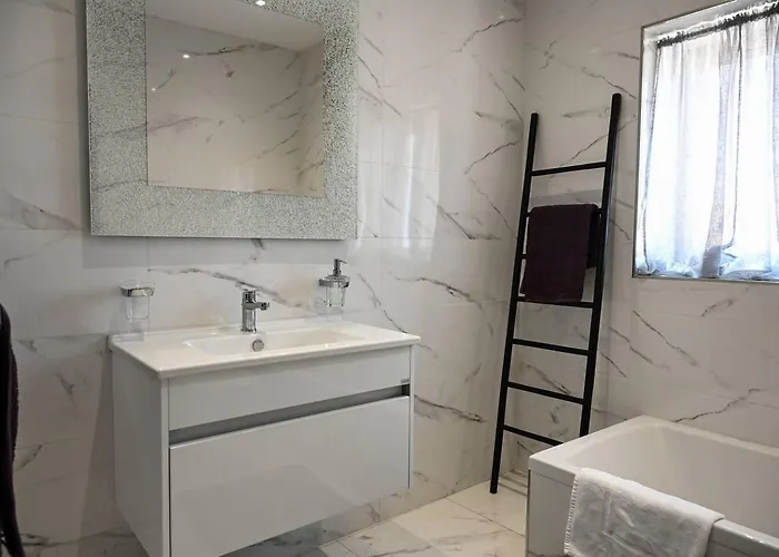 公寓 Spacious And 2bed By Homely ! *